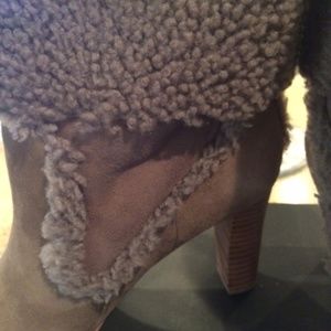ANN TAYLOR BEIGE SUEDE BOOTIES w/SHEARLING LAMB